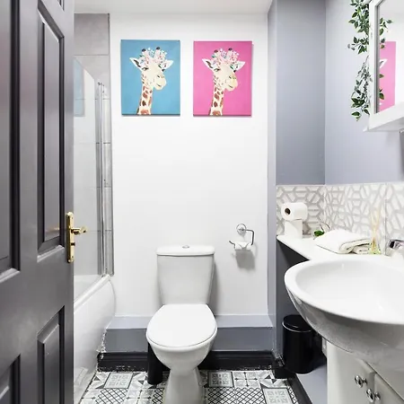 Wow Modern House 5 Bed 4 Bath 2 Parking - Hot Tub * Bristol